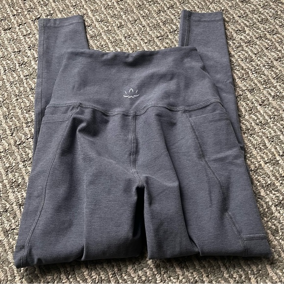 Beyond Yoga Gray Spacedye Out Of Pocket High Waisted Midi Legging Sz Small - Picture 6 of 7